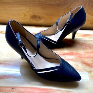 Qupid Closed Toe Heel